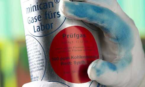 1293 Созданы специальные перчатки, реагирующие на наличие токсичных веществ