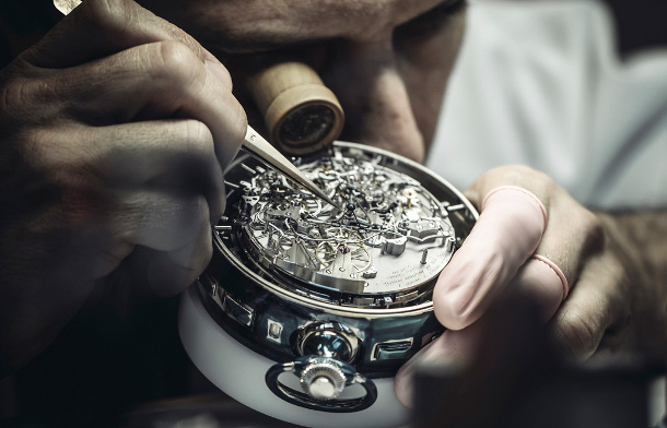 379 Швейцарские мастера создали часы с самым сложным механизмом в мире