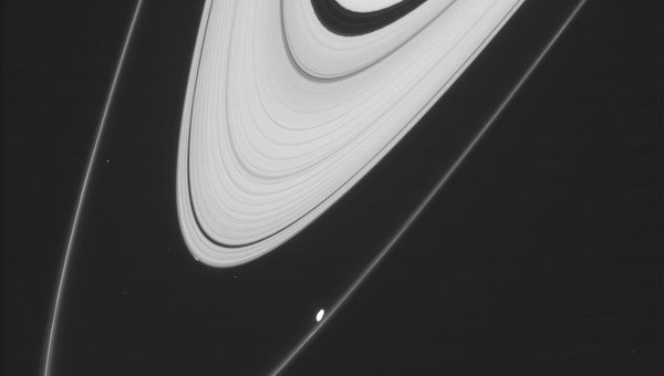 983391875 Cassini стал свидетелем рождения нового спутника Сатурна